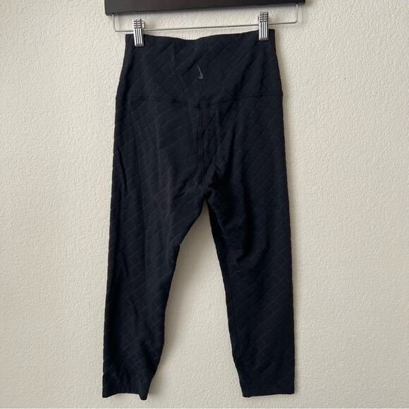Nike Yoga Luxe High-Waisted Jacquard Capri Leggings Quilted Charcoal Gray - Picture 6 of 10